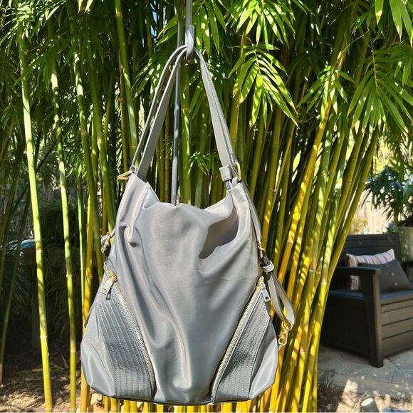 Gray bag 🩶 crossbody, backpack or shoulder bag 🩶 - Picture 1 of 7